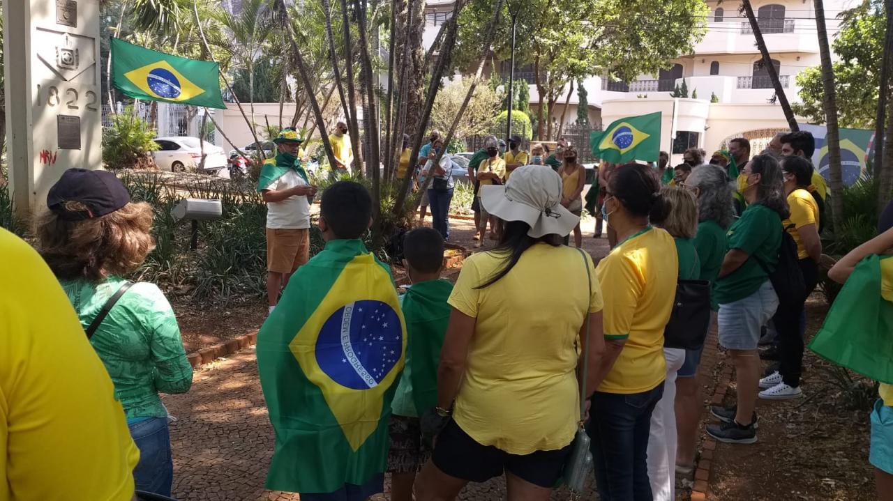 Foto 11 de 31 — Manifestantes fazem ato pró-Bolsonaro na Praça da Independência; veja imagens